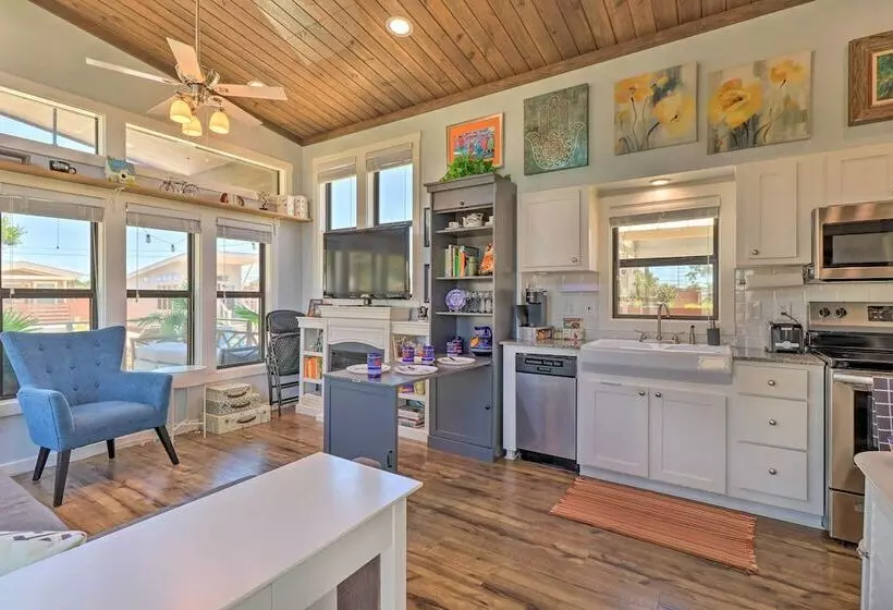 Upscale Tiny Home   Boho Chic Austin Getaway!