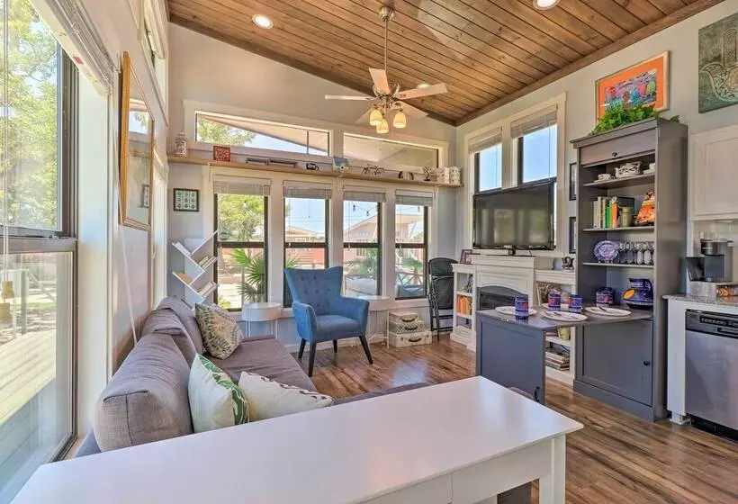 Upscale Tiny Home   Boho Chic Austin Getaway!