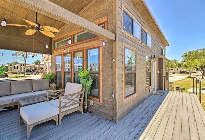 Upscale Tiny Home   Boho Chic Austin Getaway!