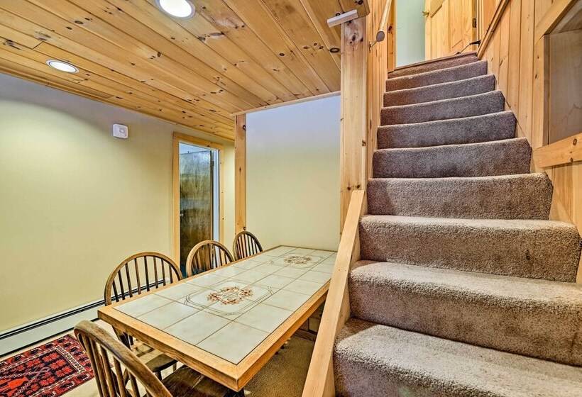 West Dover Home W/ Deck ~ 2 Mi To Mount Snow!