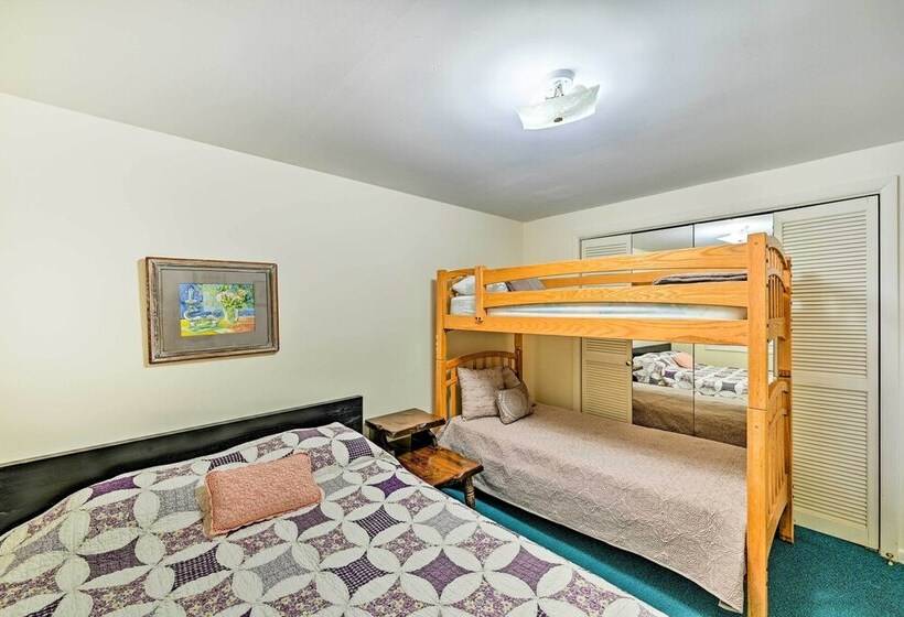 West Dover Home W/ Deck ~ 2 Mi To Mount Snow!