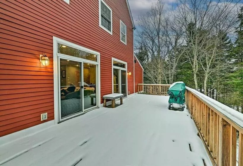 West Dover Home W/ Deck ~ 2 Mi To Mount Snow!