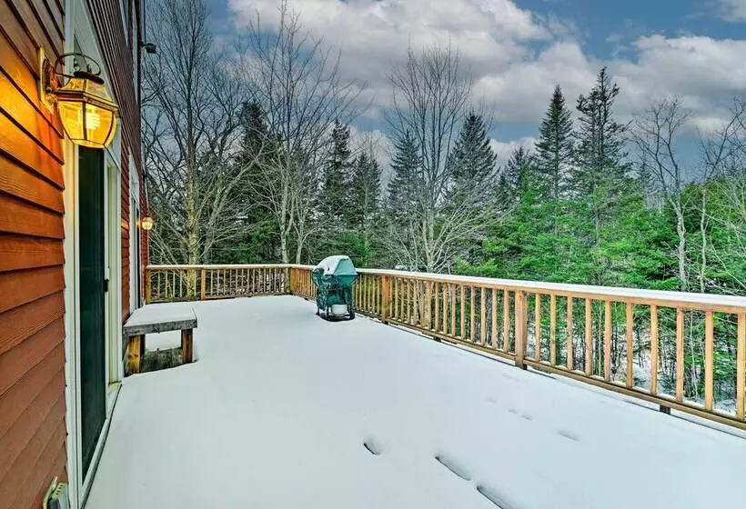 West Dover Home W/ Deck ~ 2 Mi To Mount Snow!