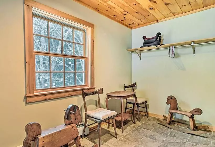 West Dover Home W/ Deck ~ 2 Mi To Mount Snow!