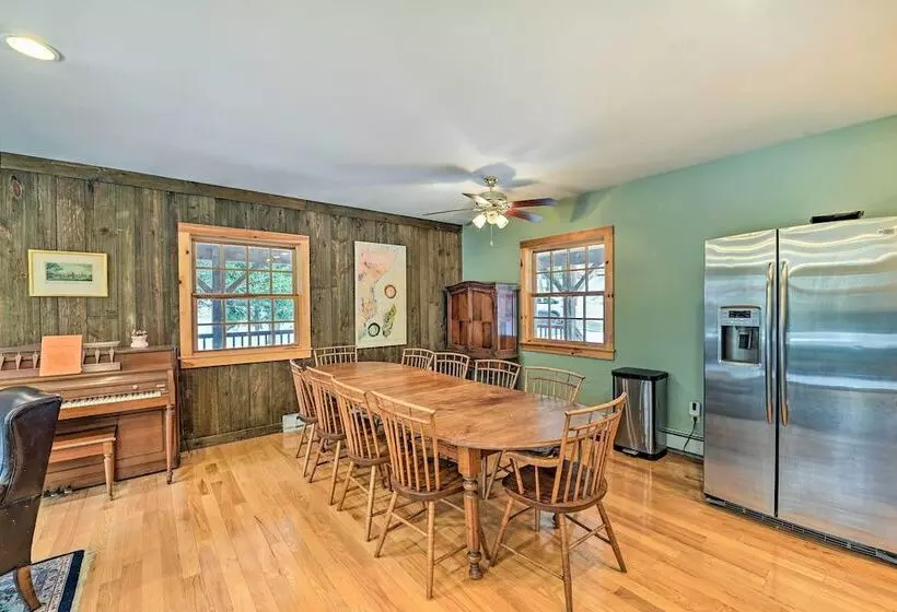 West Dover Home W/ Deck ~ 2 Mi To Mount Snow!