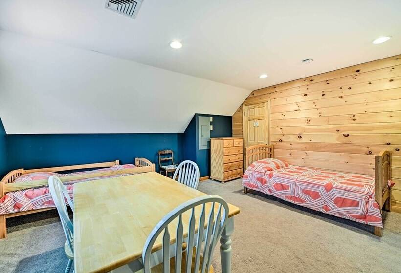 West Dover Home W/ Deck ~ 2 Mi To Mount Snow!