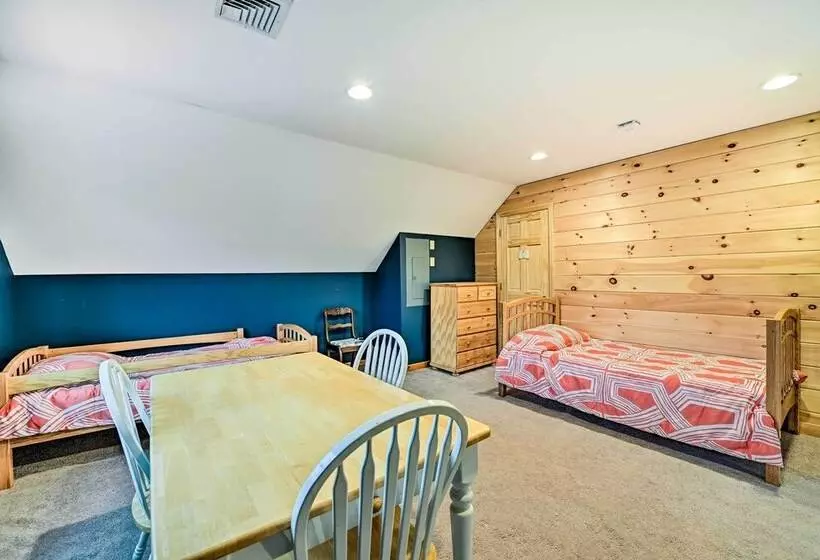 West Dover Home W/ Deck ~ 2 Mi To Mount Snow!