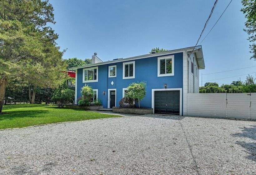 Alluring Hampton Bays Hideaway < 2 Mi To Beach!