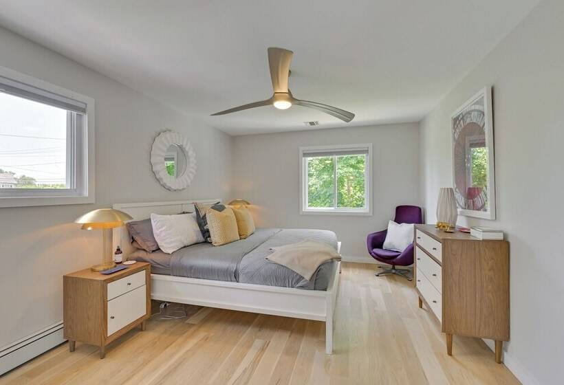 Alluring Hampton Bays Hideaway < 2 Mi To Beach!