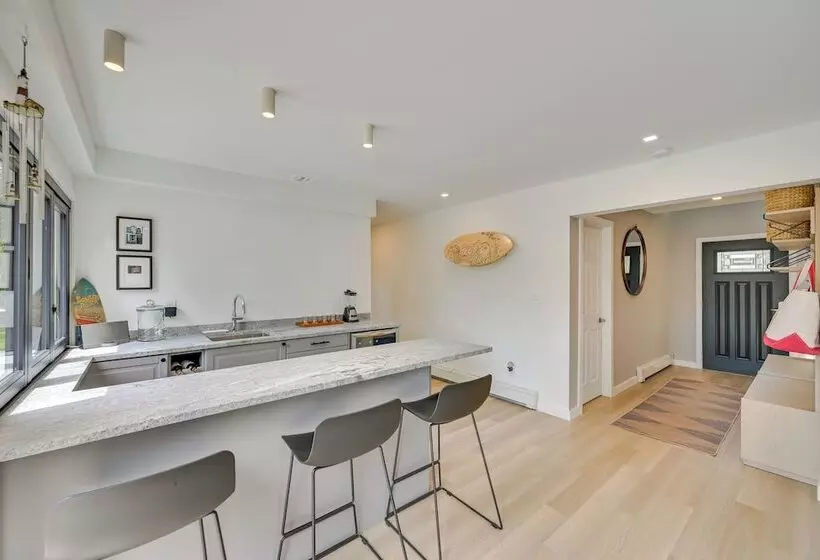 Alluring Hampton Bays Hideaway < 2 Mi To Beach!