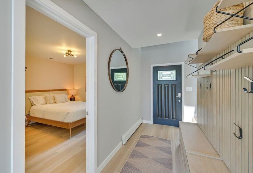 Alluring Hampton Bays Hideaway < 2 Mi To Beach!