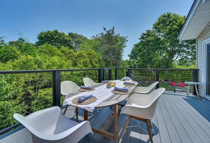 Alluring Hampton Bays Hideaway < 2 Mi To Beach!