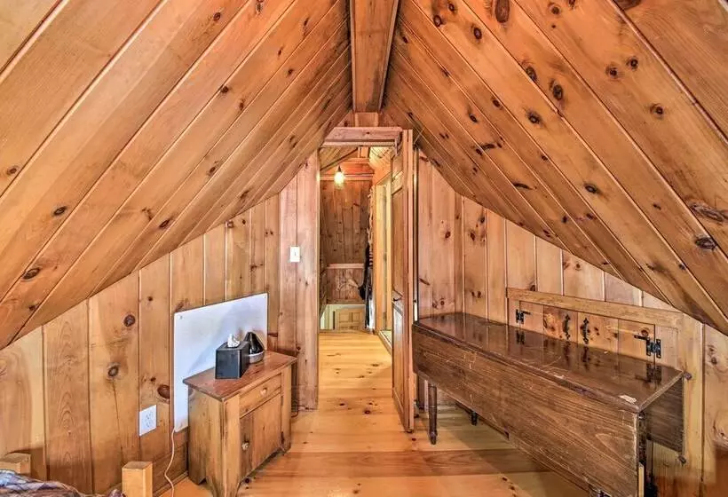 Beautiful Embden Pond Cabin W/ Dock & Kayaks!