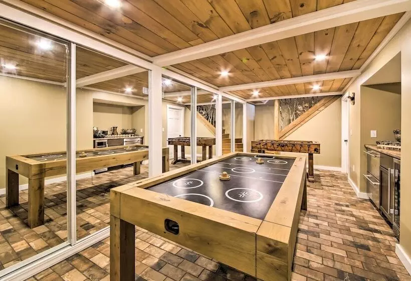 Beautiful Embden Pond Cabin W/ Dock & Kayaks!