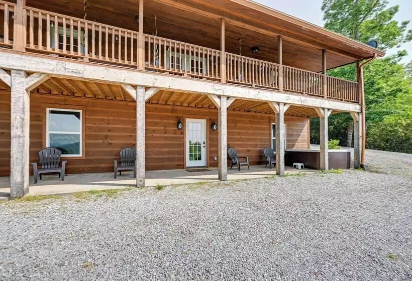 Beautiful Franklin Home W/ Bunkhouse & Hot Tub!