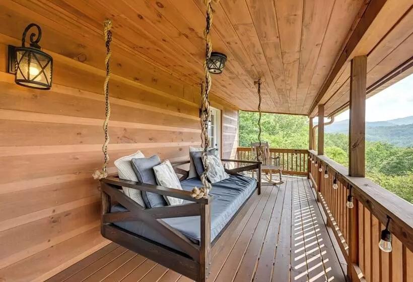 Beautiful Franklin Home W/ Bunkhouse & Hot Tub!