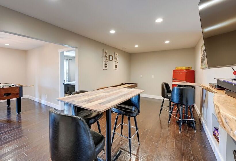 Beautiful Franklin Home W/ Bunkhouse & Hot Tub!