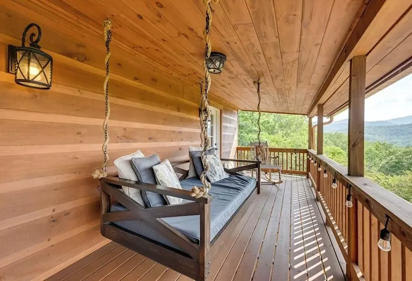 Beautiful Franklin Home W/ Bunkhouse & Hot Tub!