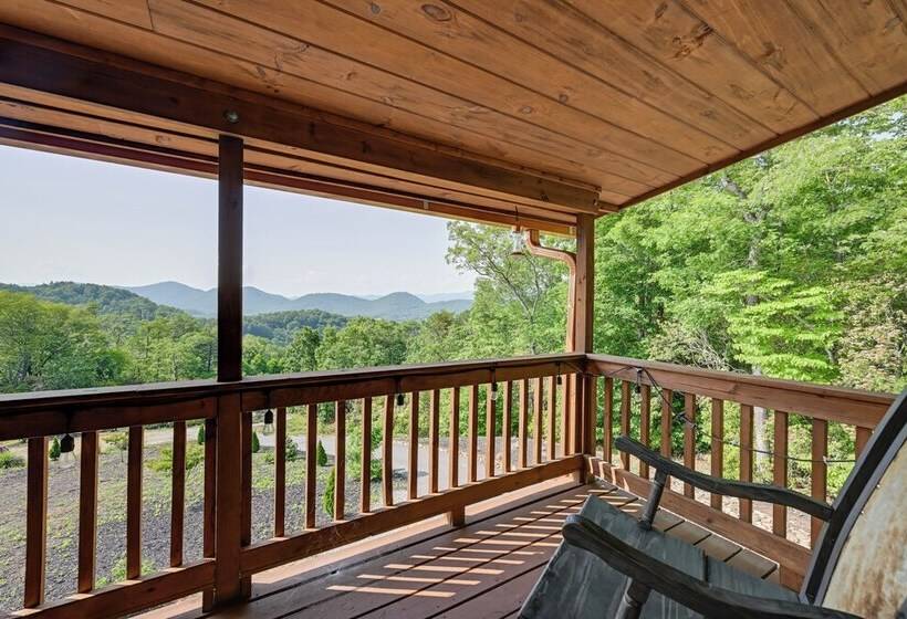 Beautiful Franklin Home W/ Bunkhouse & Hot Tub!
