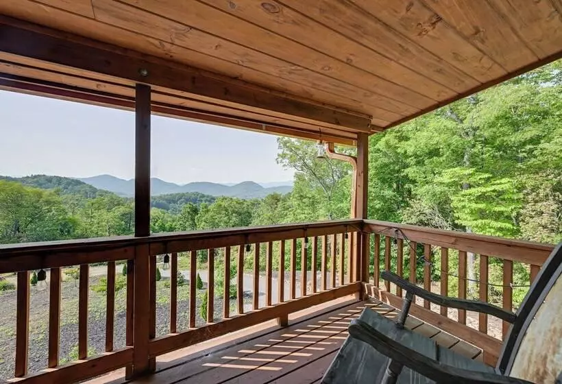 Beautiful Franklin Home W/ Bunkhouse & Hot Tub!