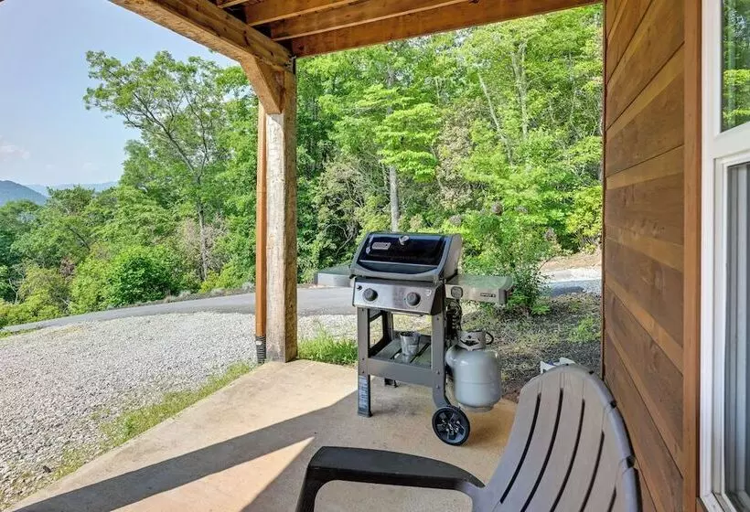 Beautiful Franklin Home W/ Bunkhouse & Hot Tub!