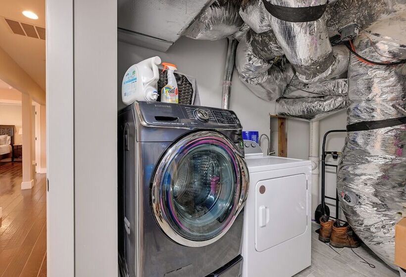 Beautiful Franklin Home W/ Bunkhouse & Hot Tub!