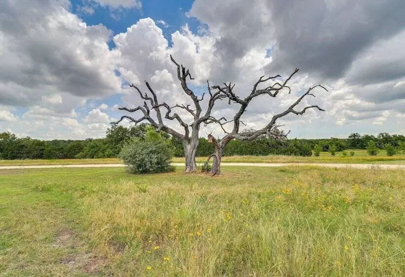 Bertram Ranch Property W/ Patio & Gas Grill!