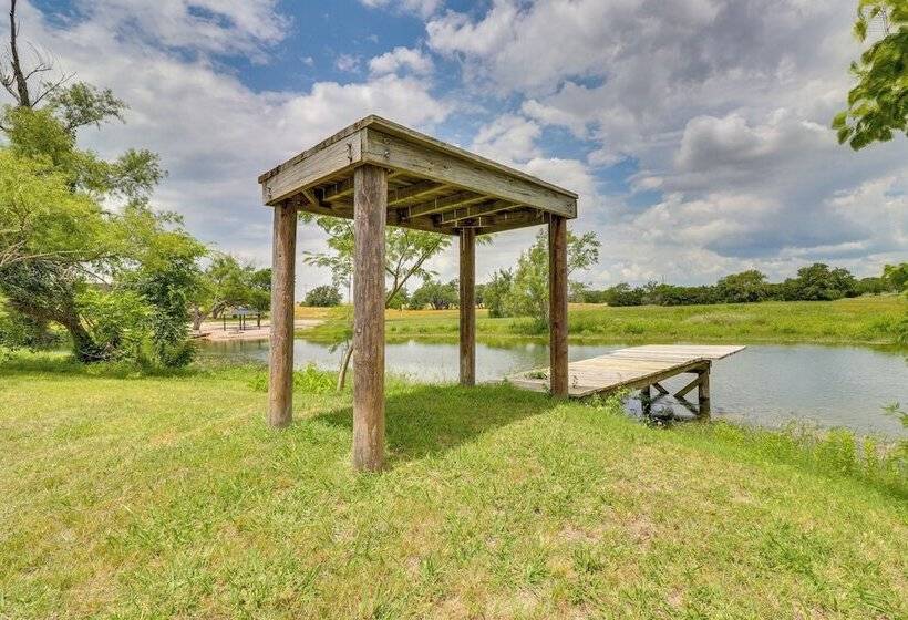 Bertram Ranch Property W/ Patio & Gas Grill!