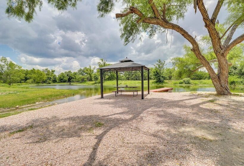 Bertram Ranch Property W/ Patio & Gas Grill!