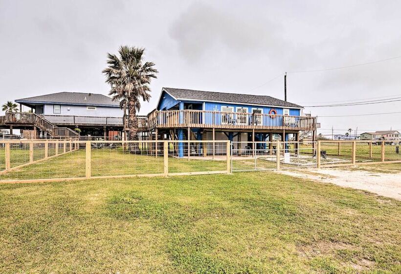 Family Friendly Freeport Home Walk To Beach!