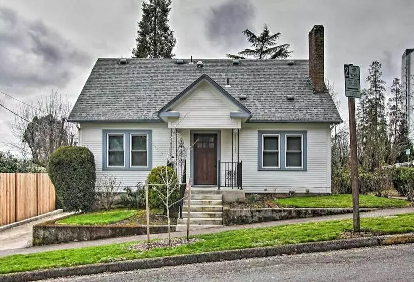 Central Eugene House W/ Updated Interior & Yard!