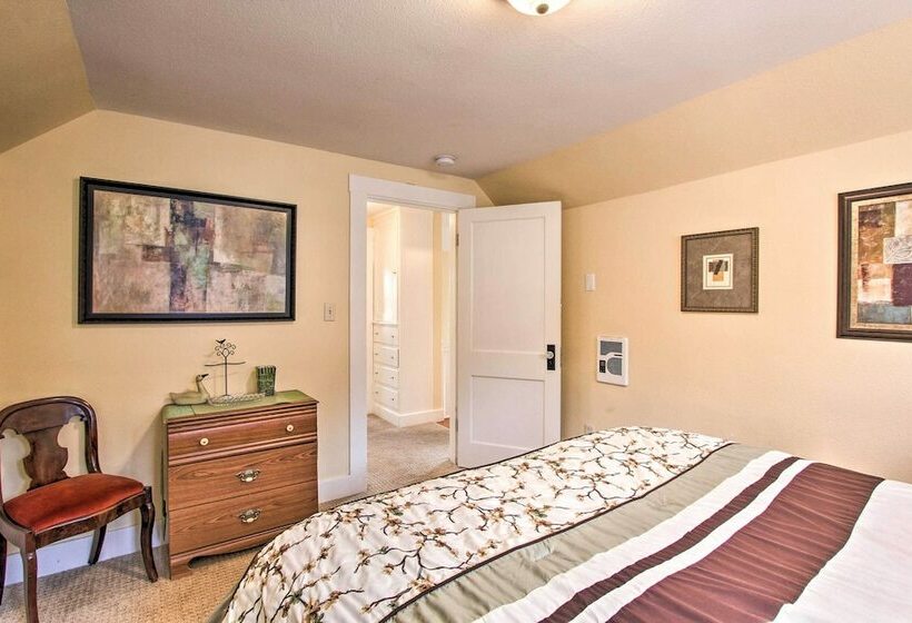 Central Eugene House W/ Updated Interior & Yard!