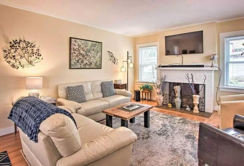 Central Eugene House W/ Updated Interior & Yard!