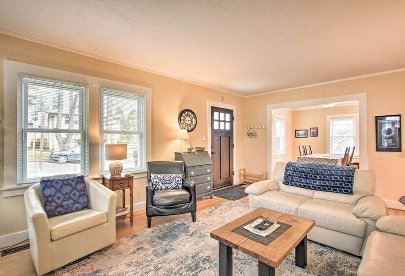 Central Eugene House W/ Updated Interior & Yard!