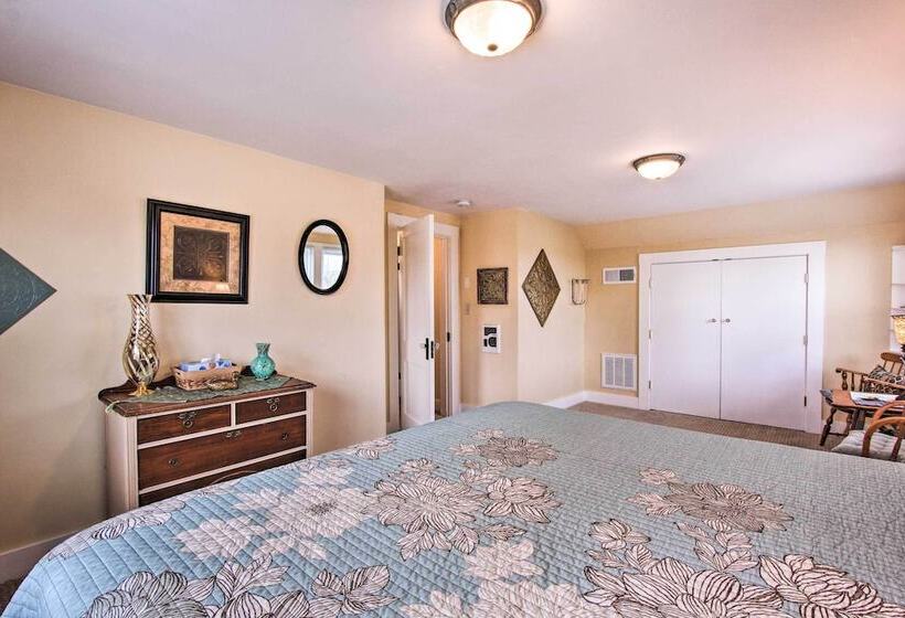 Central Eugene House W/ Updated Interior & Yard!