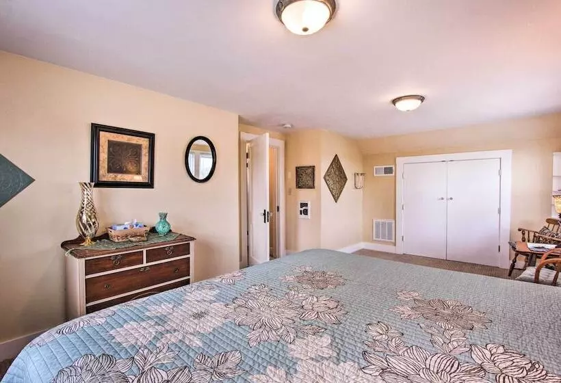 Central Eugene House W/ Updated Interior & Yard!