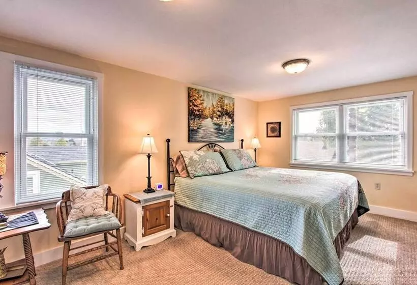 Central Eugene House W/ Updated Interior & Yard!