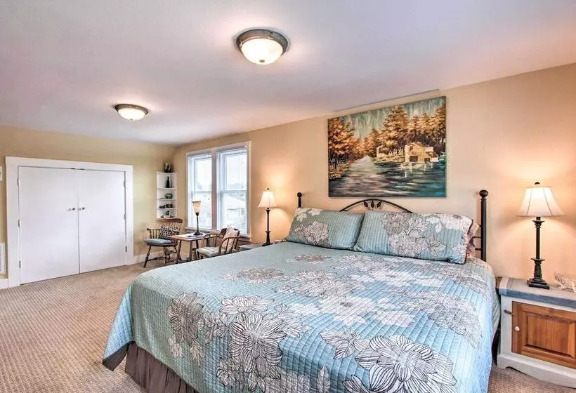 Central Eugene House W/ Updated Interior & Yard!