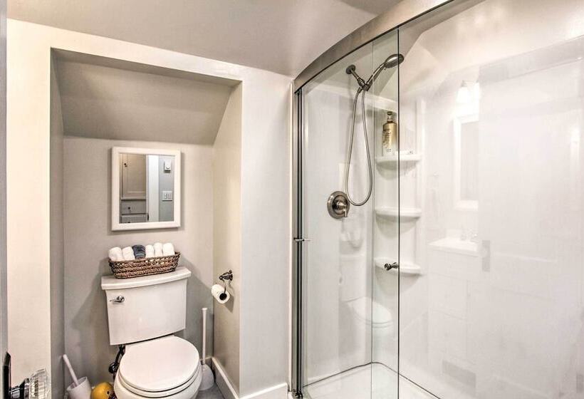 Central Eugene House W/ Updated Interior & Yard!