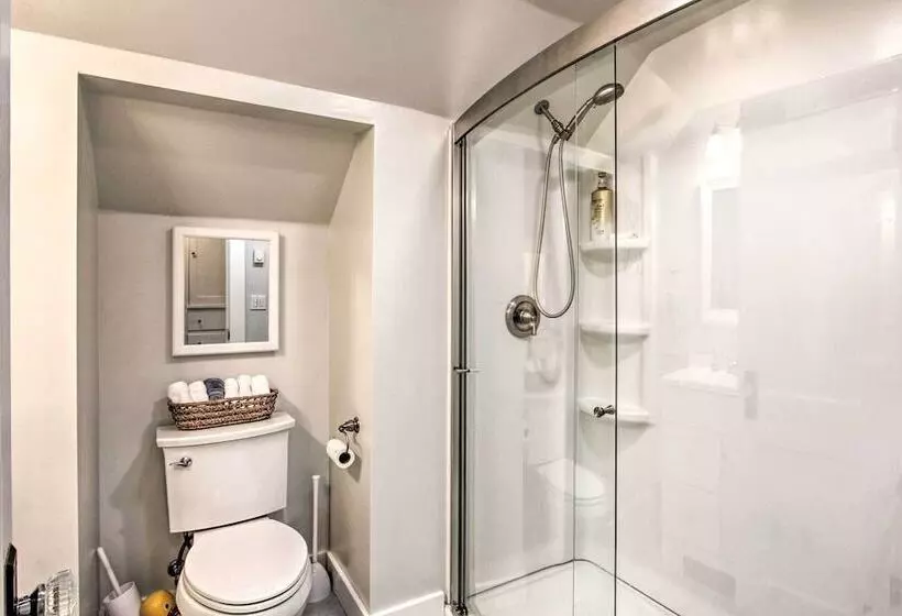 Central Eugene House W/ Updated Interior & Yard!