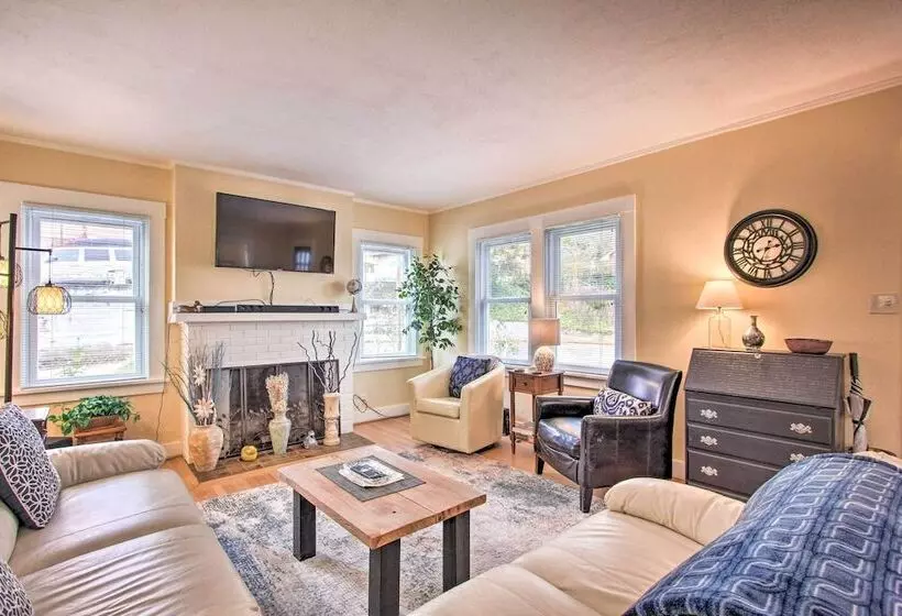 Central Eugene House W/ Updated Interior & Yard!