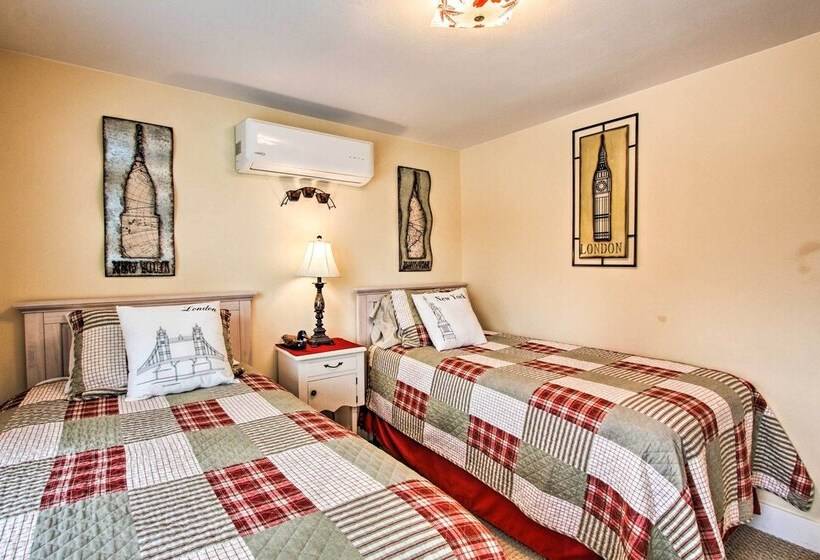 Central Eugene House W/ Updated Interior & Yard!