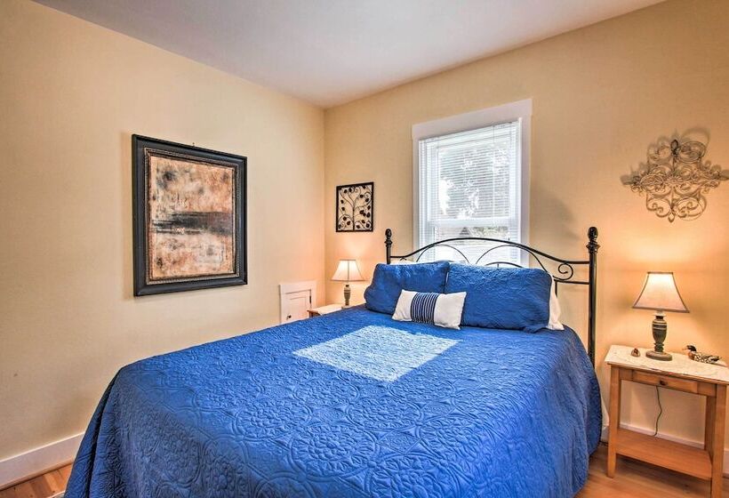 Central Eugene House W/ Updated Interior & Yard!