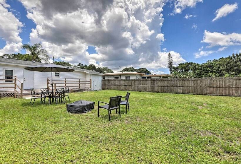 Central Sarasota Home: 8 Mi To Siesta Key!