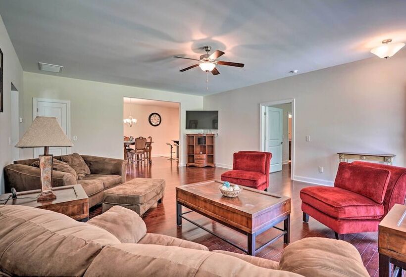 Charming Mount Pleasant Home: 7 Miles To Beach!