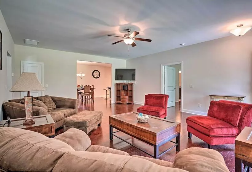Charming Mount Pleasant Home: 7 Miles To Beach!