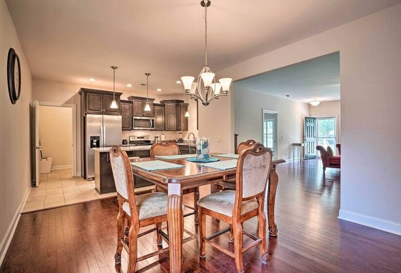 Charming Mount Pleasant Home: 7 Miles To Beach!