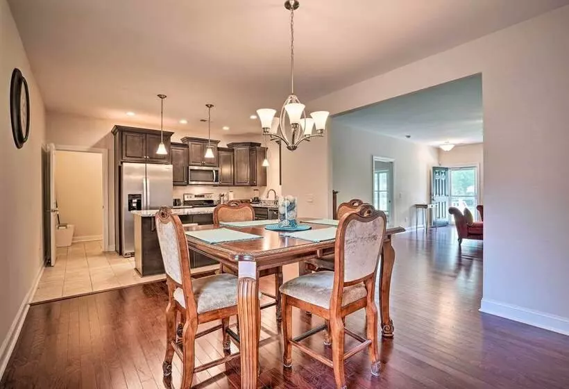 Charming Mount Pleasant Home: 7 Miles To Beach!
