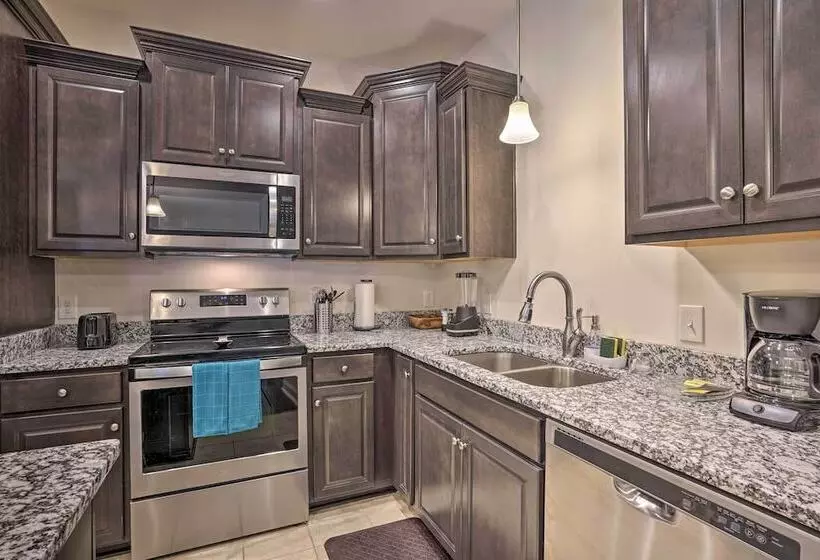 Charming Mount Pleasant Home: 7 Miles To Beach!