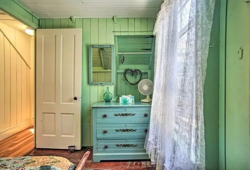 Charming Mv Cottage: Walk To Dtwn Oak Bluffs!